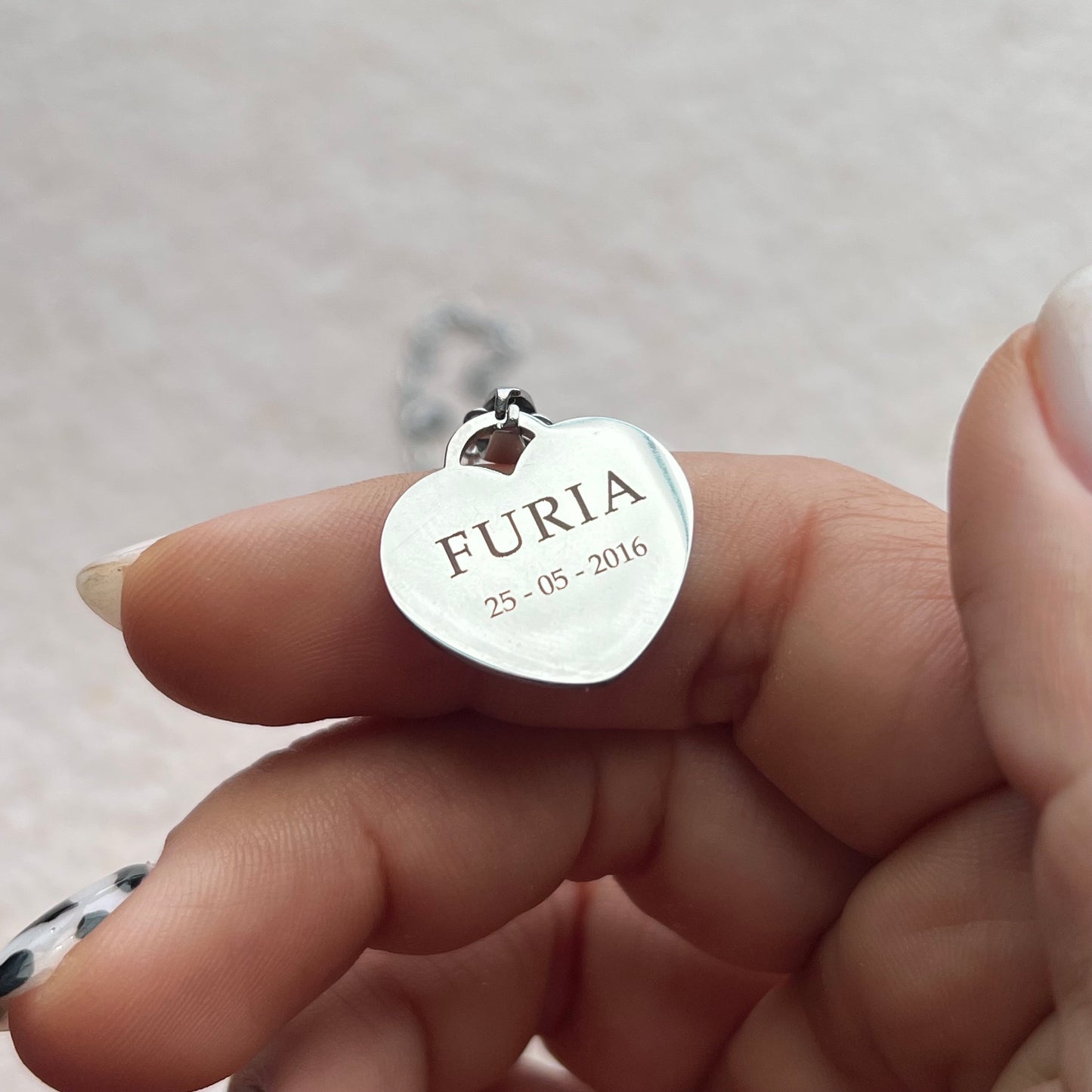 Collar en forma de corazón personalizado mediano