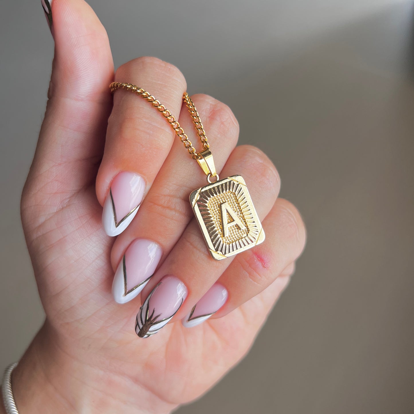 Collar de inicial grande