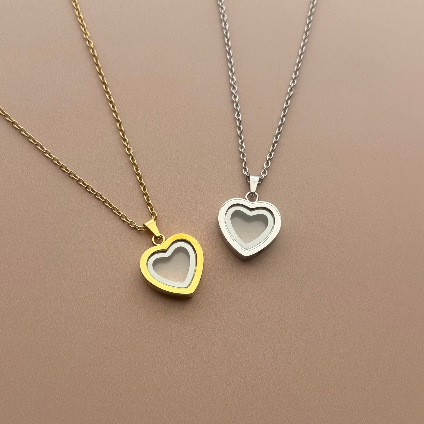 Collar de cenizas en forma de corazón